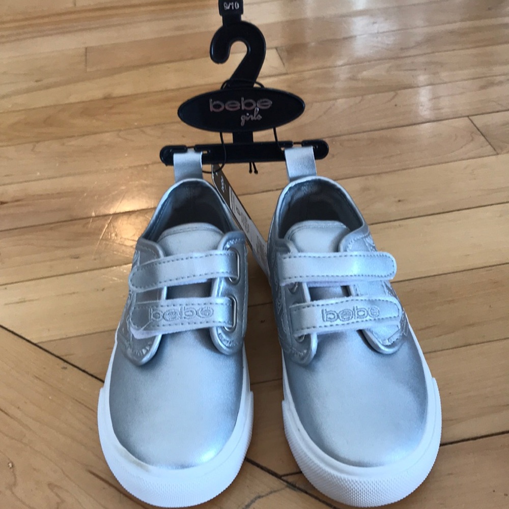 New w/t Bebe silver Velcro sneakers girls 9/10
